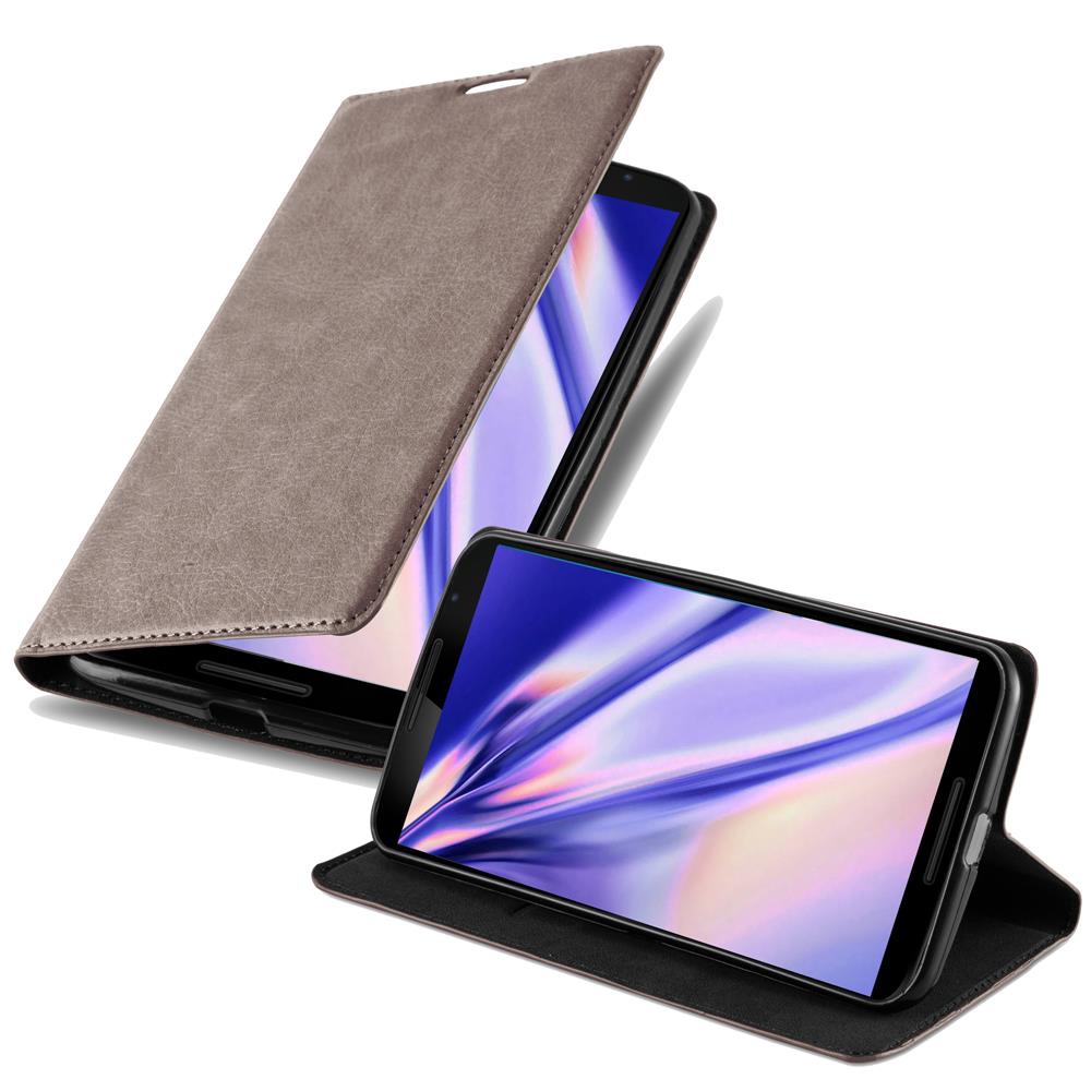 Dos teléfonos en fundas de cuero. Uno abierto, mostrando la pantalla. El otro cerrado.
