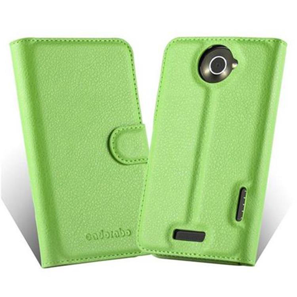 Una custodia verde per telefono con un telefono all'interno. La custodia ha una chiusura magnetica. Testo: Chiusura magnetica.