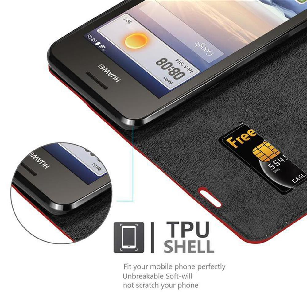 Primo piano di un telefono nero in una custodia nera con interno rosso. C'è una SIM card all'interno.