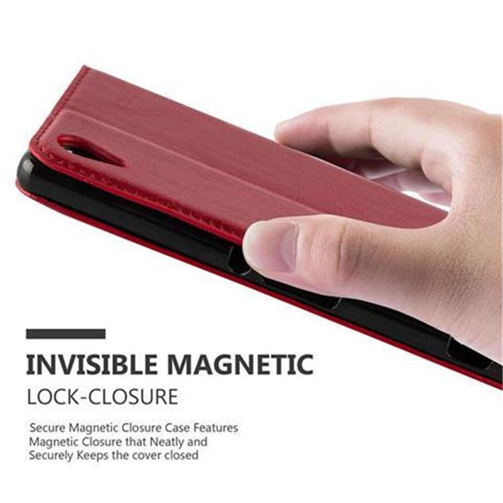 Una mano sostiene una funda cerrada para teléfono. La funda es roja. El texto Cierre Magnético Invisible.