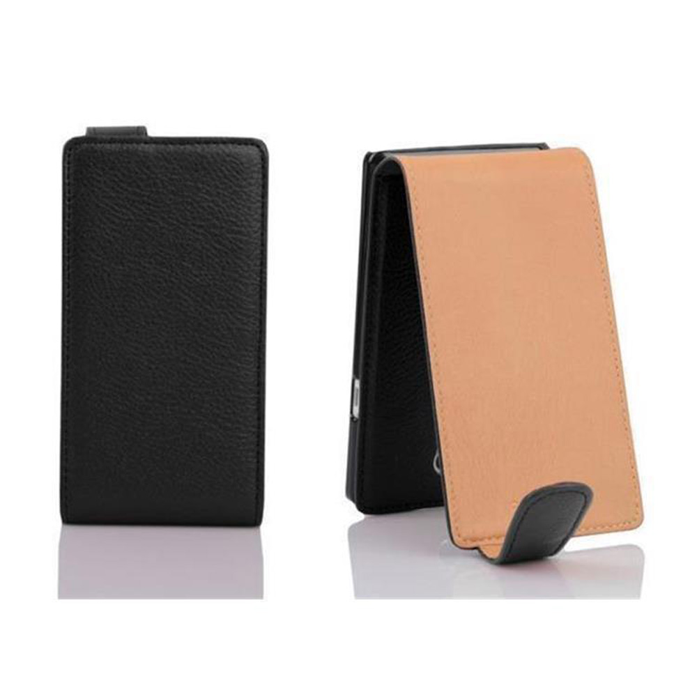 Dos fundas de cuero, una abierta, otra cerrada. Colores negro y beige. Cierre de gancho.