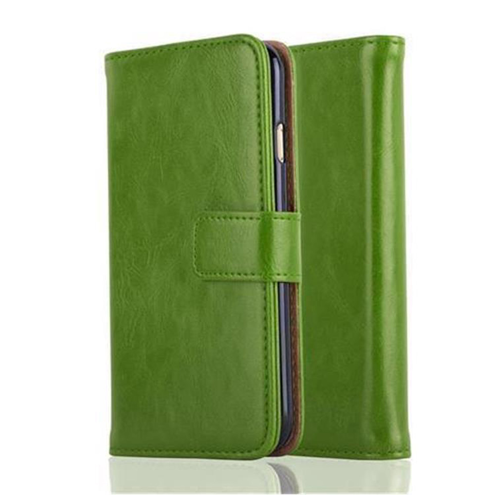 Custodia verde, aperta. La custodia ha un telefono dentro. La custodia è in pelle verde. Nessun dettaglio.
