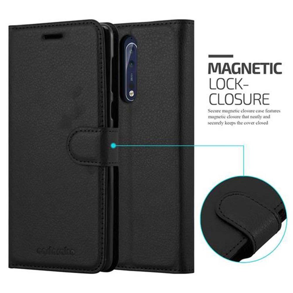 Custodia per telefono nera aperta per mostrare il telefono. Testo: Chiusura magnetica.