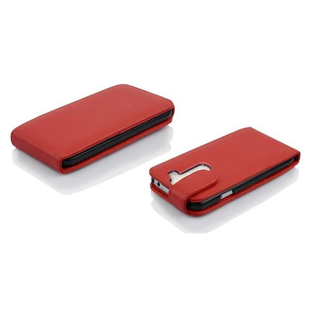 Deux étuis de téléphone rouges, un ouvert, un fermé.
