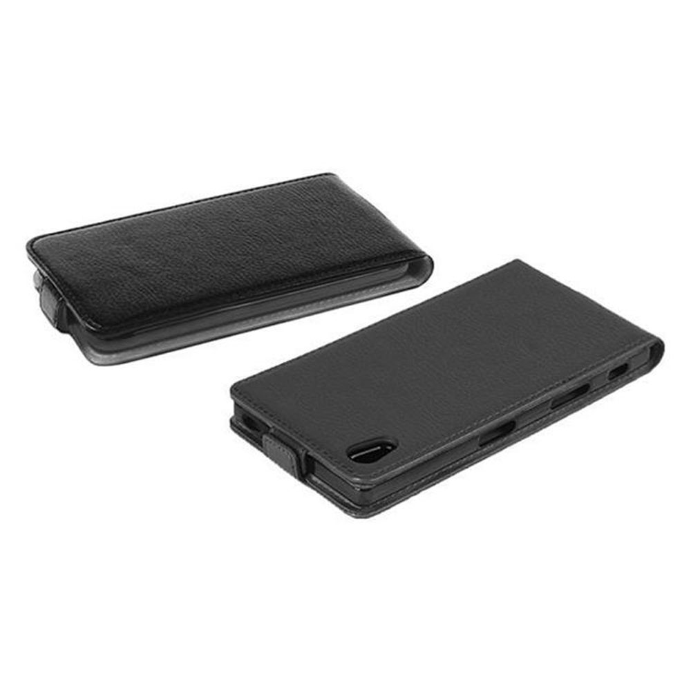 Dos fundas negras para teléfono, una abierta y otra cerrada, sobre una superficie blanca, mostrando el interior.
