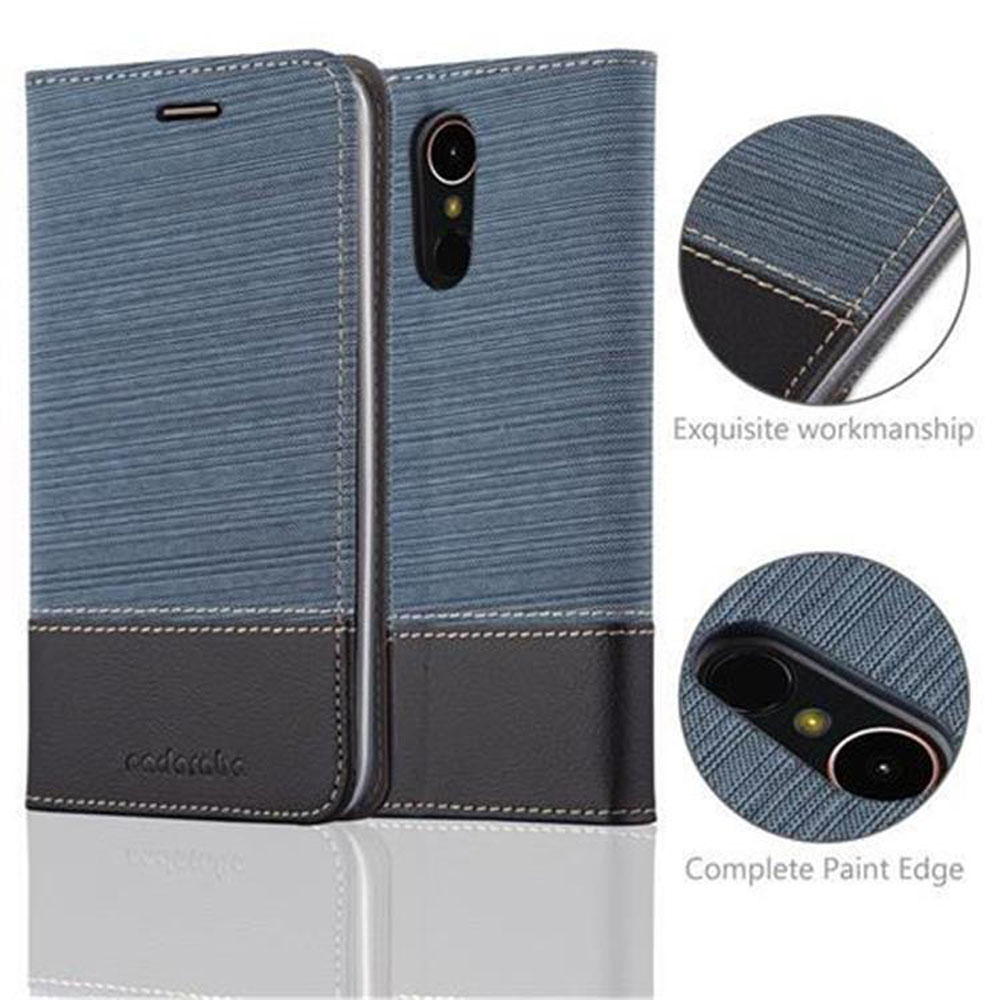 Blau-schwarze Handyhülle mit Telefonkontur. Details zeigen Nähte und Kameraausschnitt.
