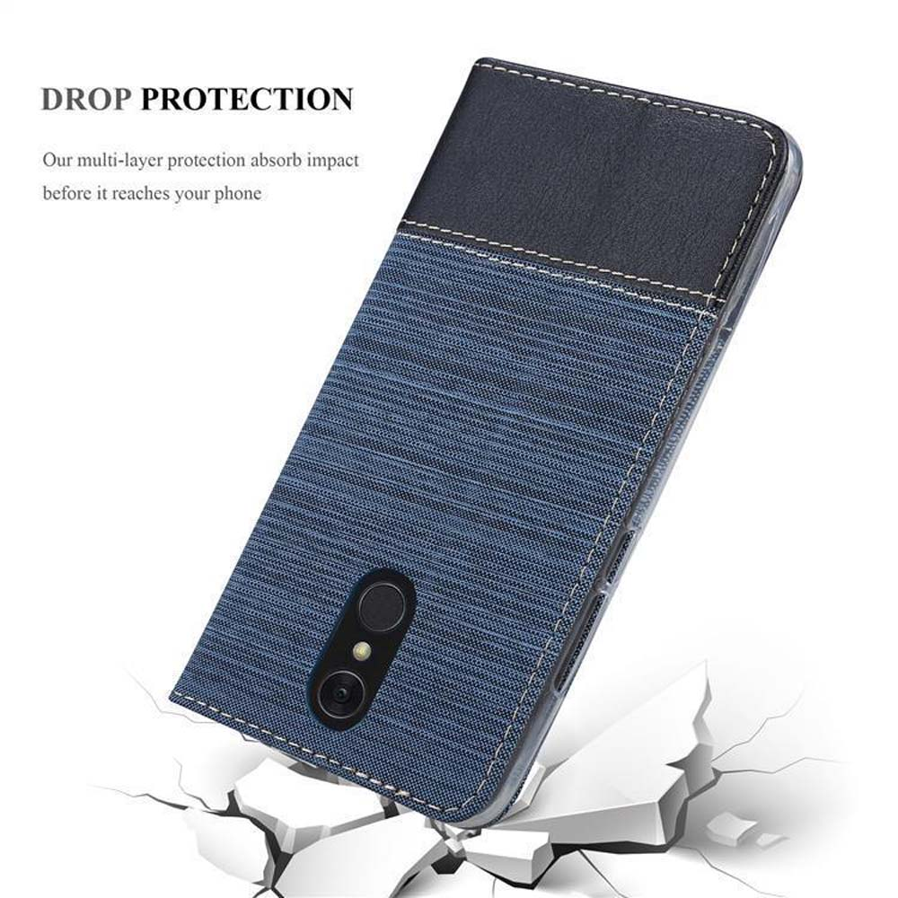 Una custodia per telefono blu e nera. La custodia è aperta, mostrando il telefono. Il testo dice 'DROP PROTECTION'.