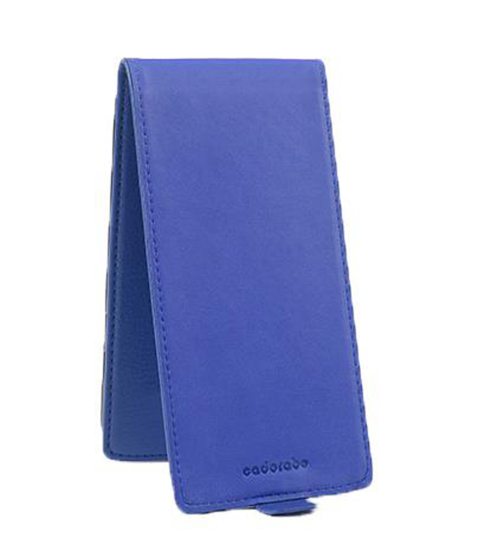 Blaue Handyhülle, geschlossen, mit dem Text 'cadorabo'.