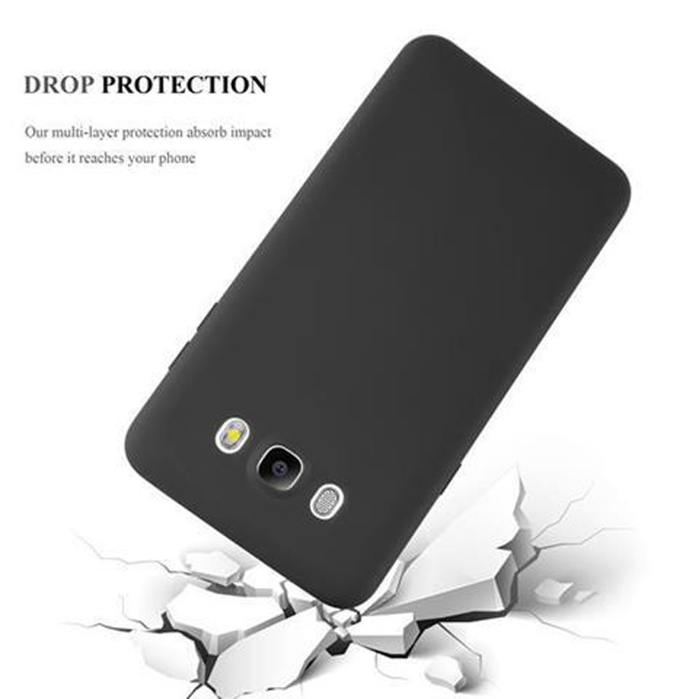 Funda negra para teléfono sobre fondo blanco. La funda está rota y agrietada.