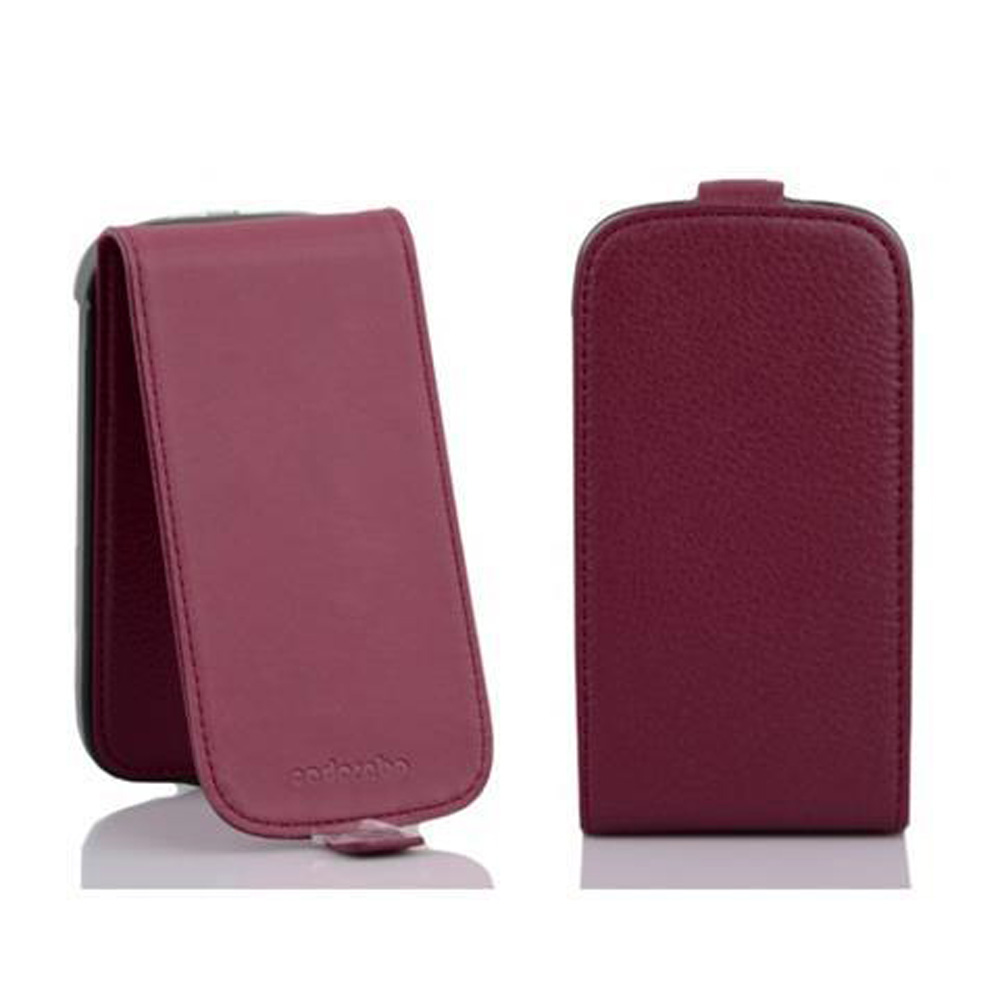 Dos fundas de teléfono. Una está abierta y la otra cerrada. Ambas son de color granate. La marca es visible.