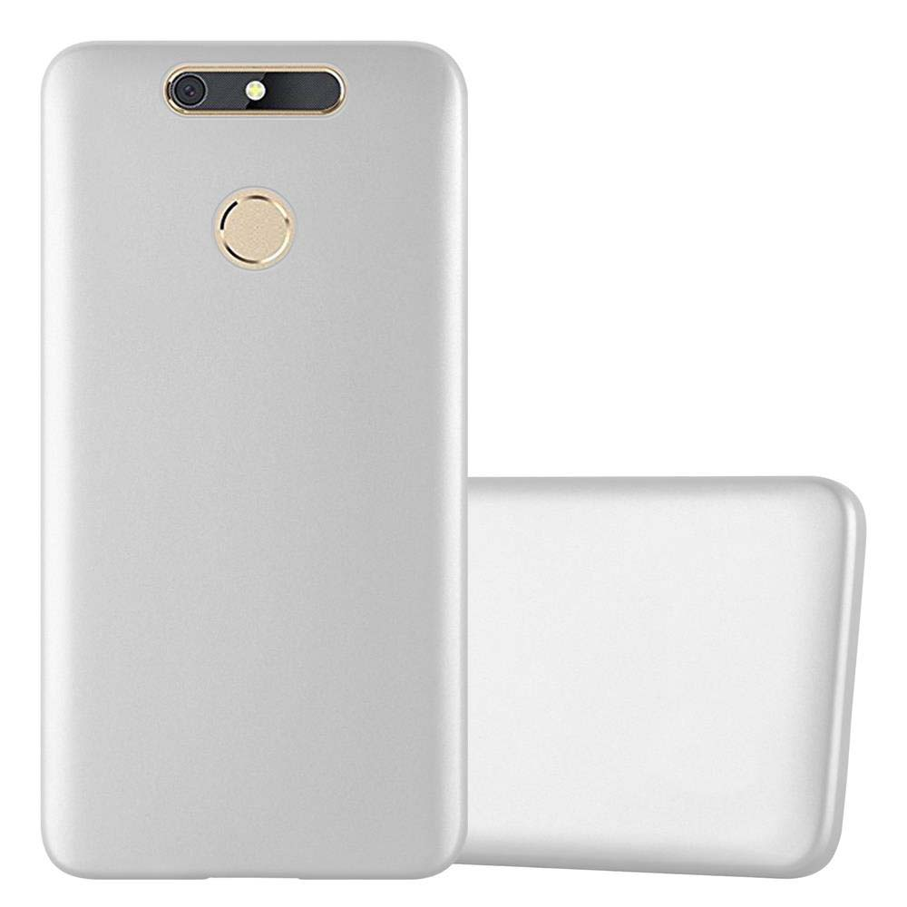 Due custodie argentate per telefono. Entrambe sono semplici. Lo sfondo è bianco.