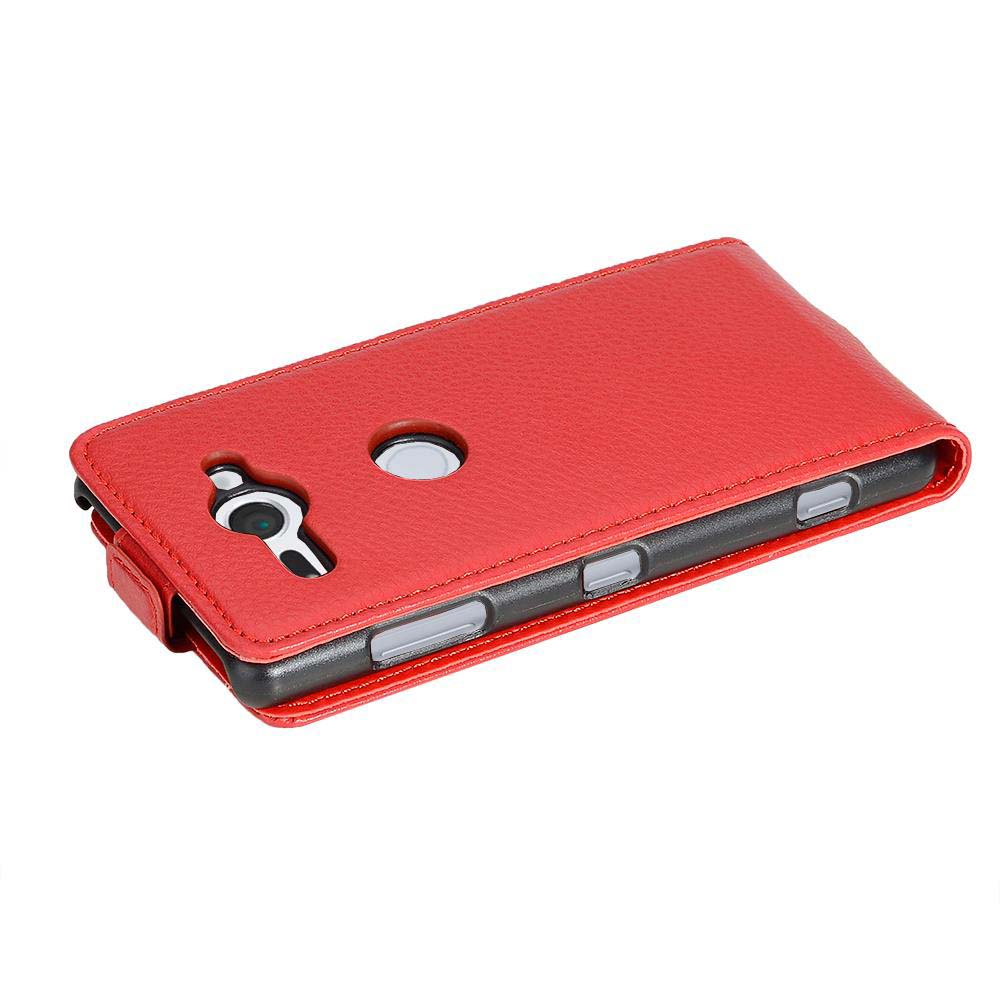 Custodia per telefono rossa, con un telefono all'interno. La custodia ha aperture per fotocamera e pulsanti.