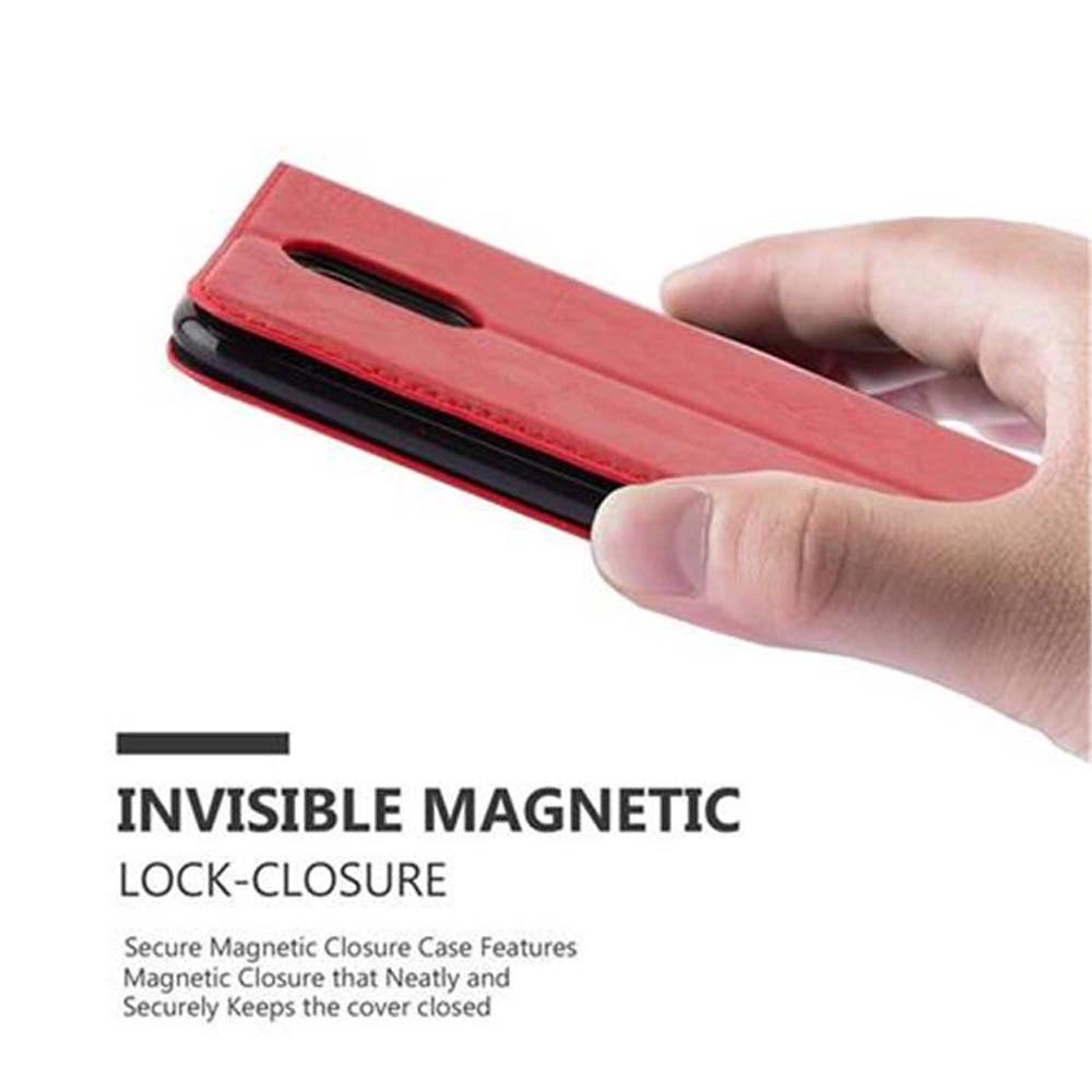 Una mano sujetando una funda roja. Texto: Cierre de bloqueo magnético invisible. Características de cierre seguro.