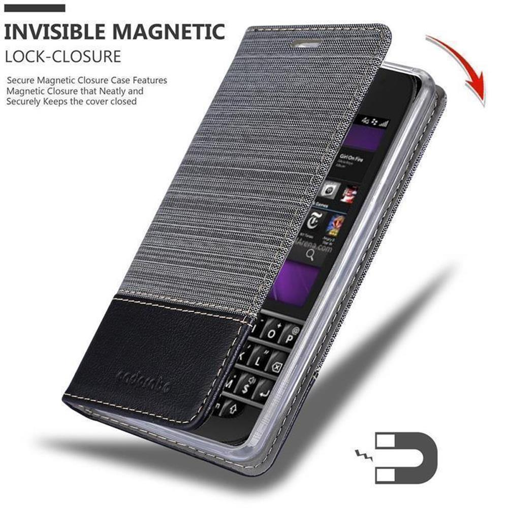 Telefono con la custodia aperta, che rivela lo schermo. Un magnete è visibile sulla custodia.