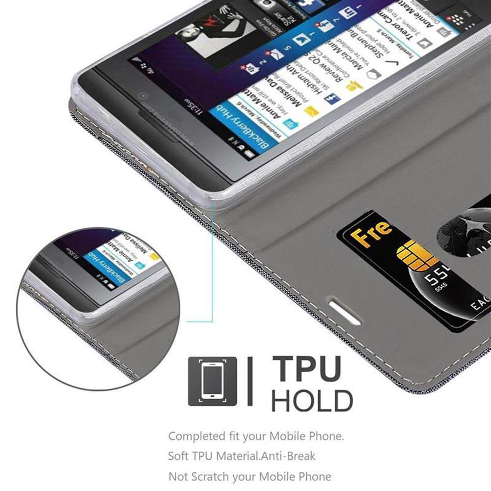 Telefono in una custodia, che mostra lo schermo. Una sim card è nella custodia.