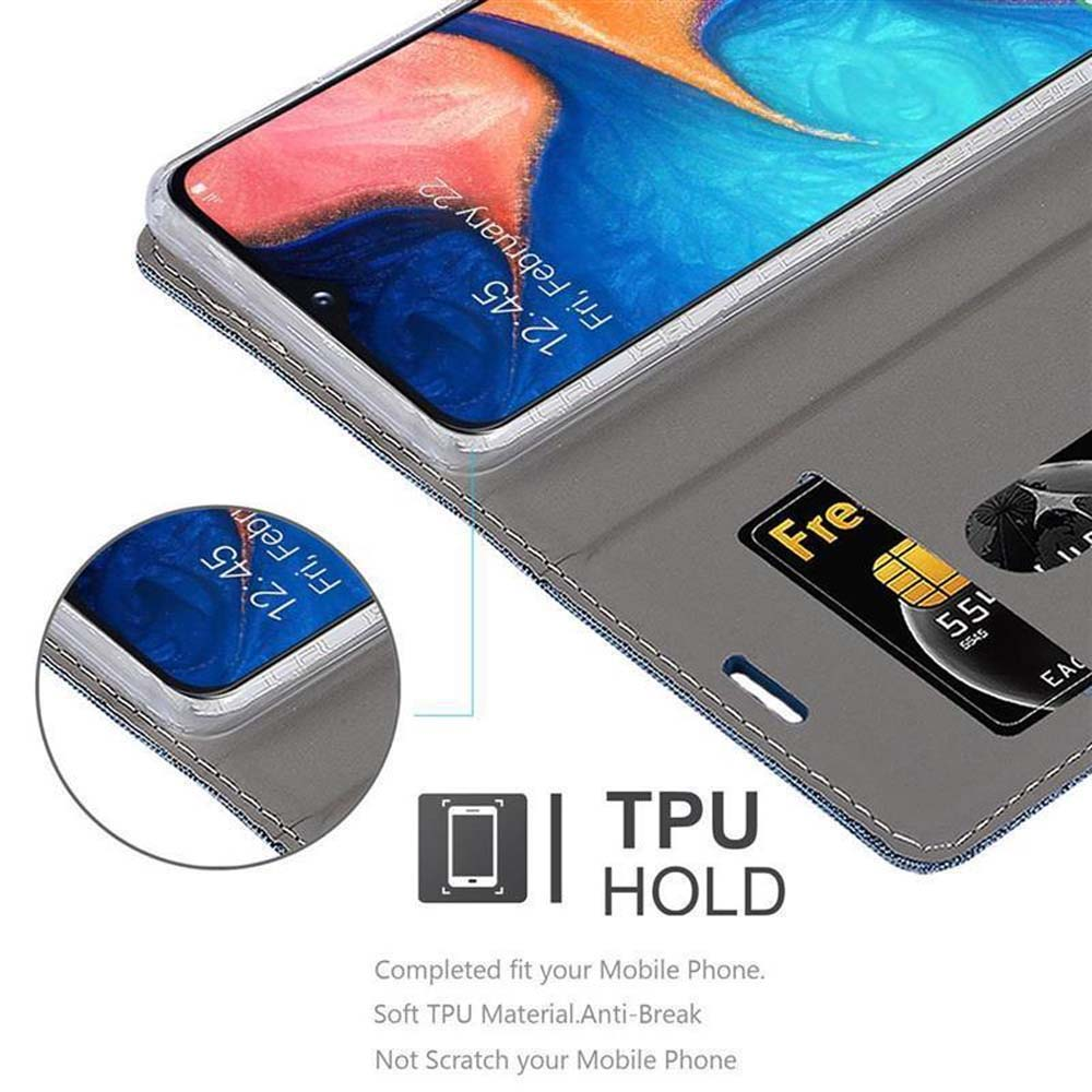 Telefono in una custodia con carta di credito all'interno e testo che dice TPU HOLD. Lo schermo mostra l'ora.