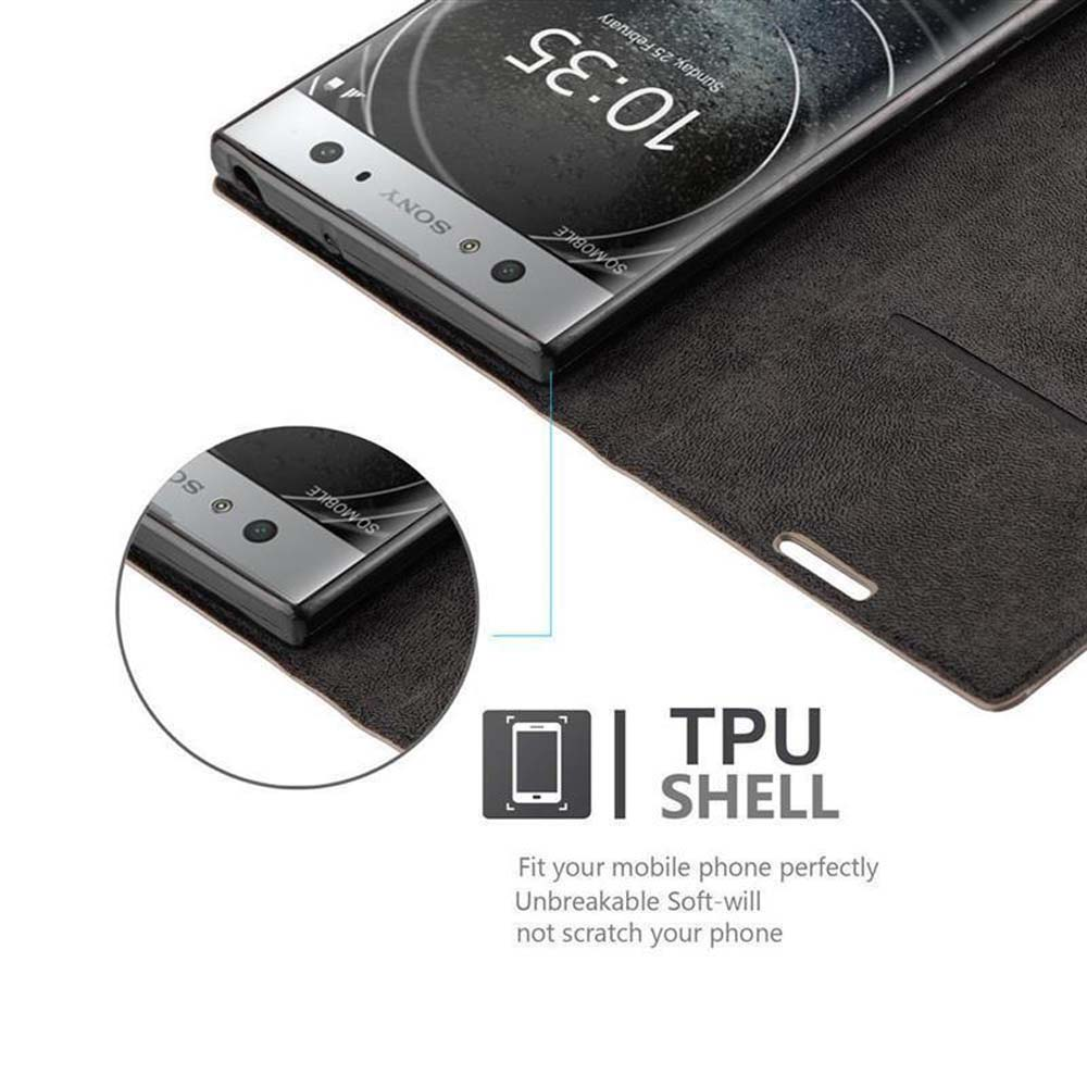 Teléfono en una funda. El teléfono está sobre una mesa, mostrando la hora. El teléfono está etiquetado como SONY. La funda es TPU SHELL.