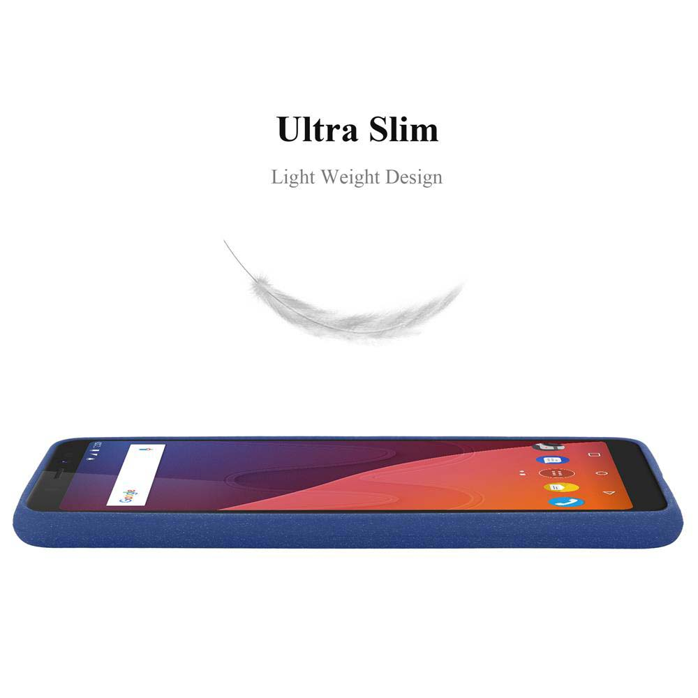Telefono con custodia blu. La custodia è nella parte inferiore del telefono. Una piuma è sopra il telefono.