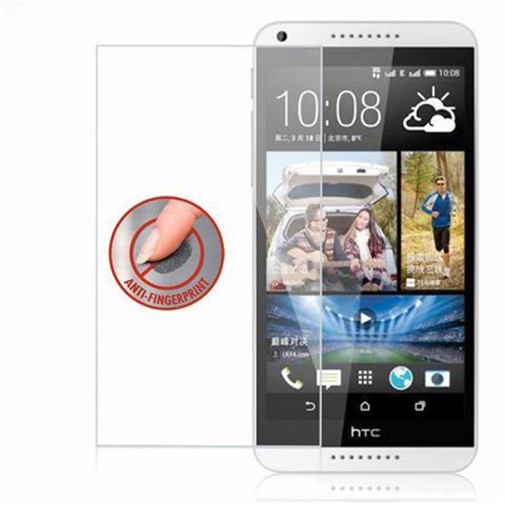 Telefono HTC con protezione schermo. La protezione ha un'etichetta anti-impronte.