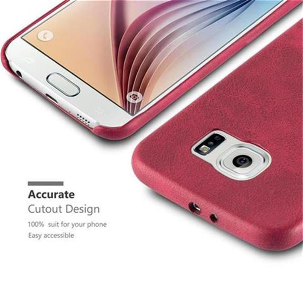 Custodia rossa e telefono. Testo: Accurate Cutout Design. Sfondo: bianco.