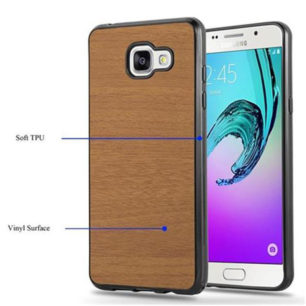 Un teléfono en una funda con diseño de vetas de madera. Un teléfono está en el lado derecho.