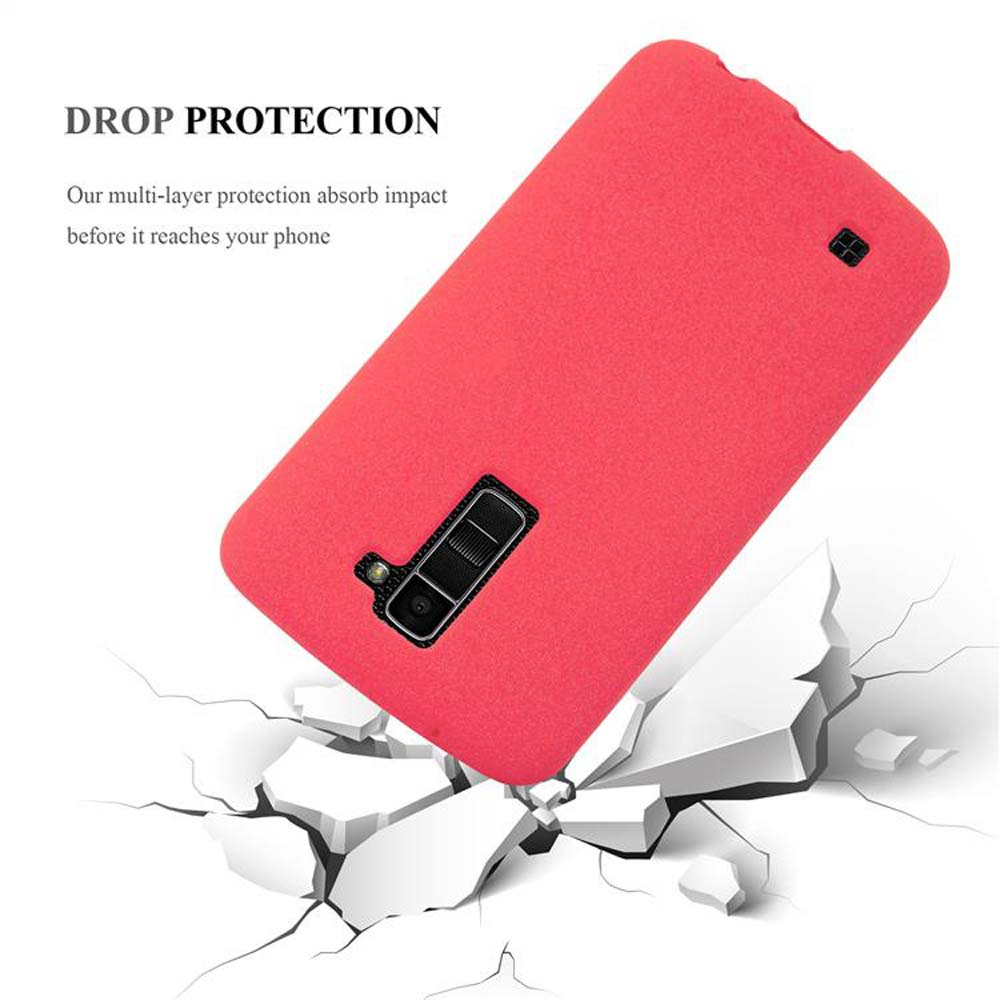 Custodia per telefono rossa, con ritagli per fotocamera e flash, su una superficie crepata.