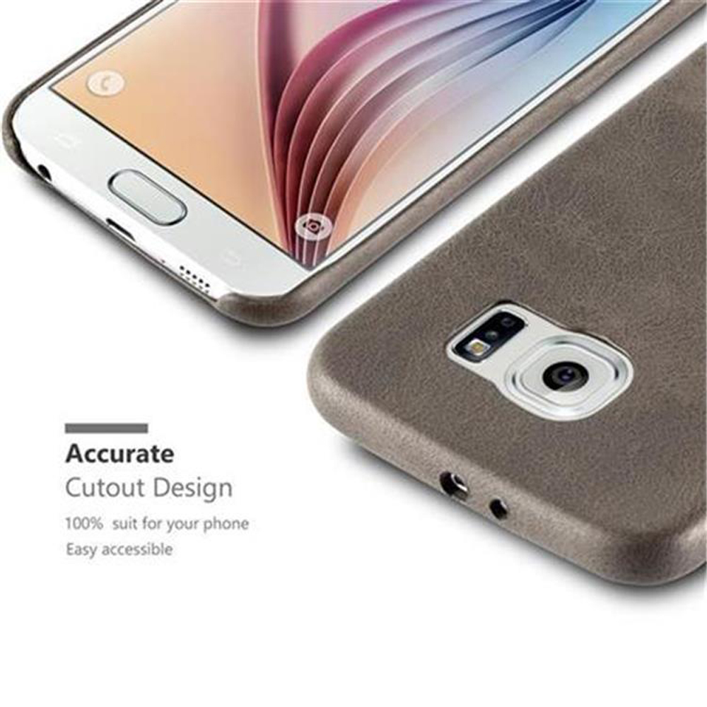 Telefono e cover su bianco. La cover è marrone.