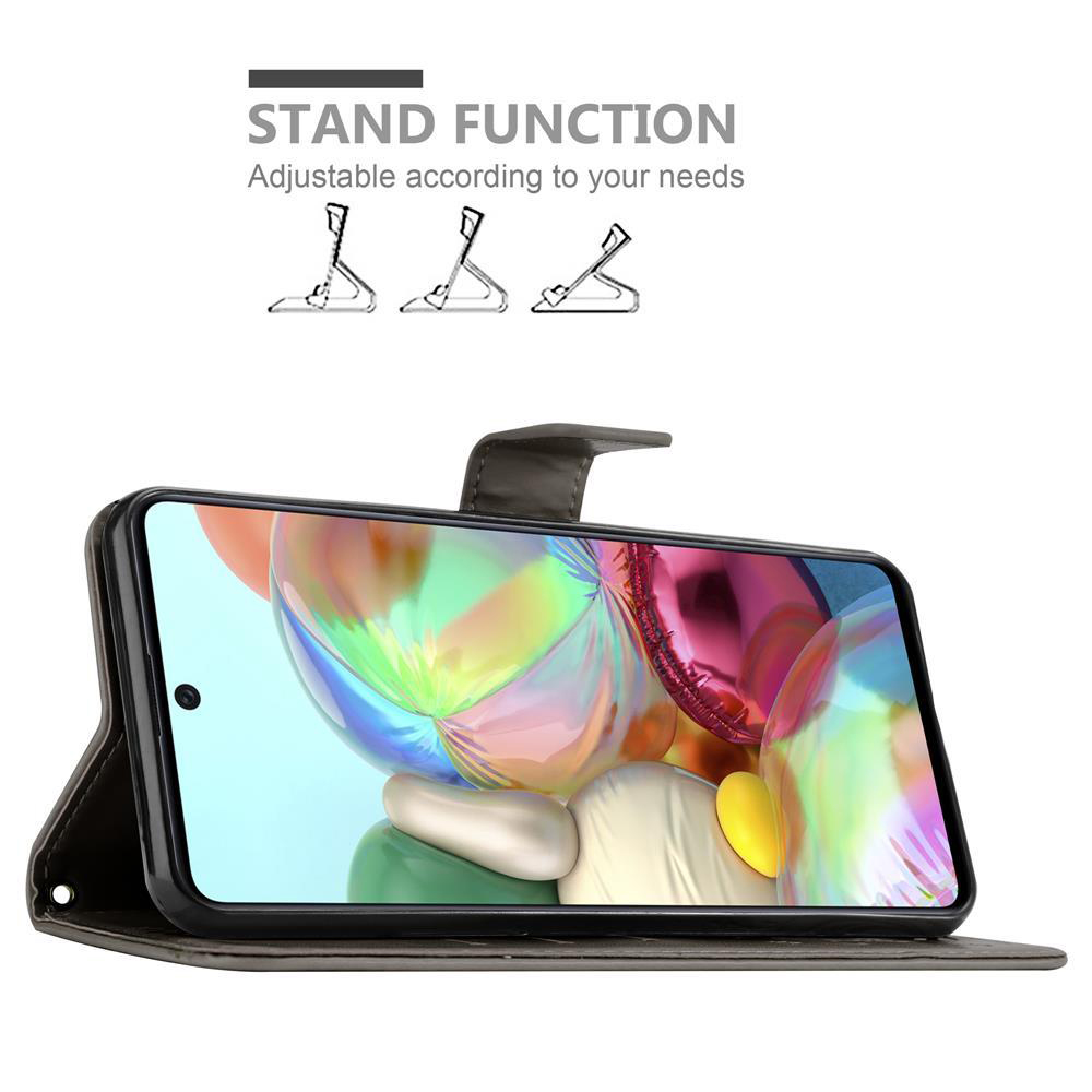 Un telefono in una custodia con tre opzioni di funzione stand. Testo: Funzione stand.