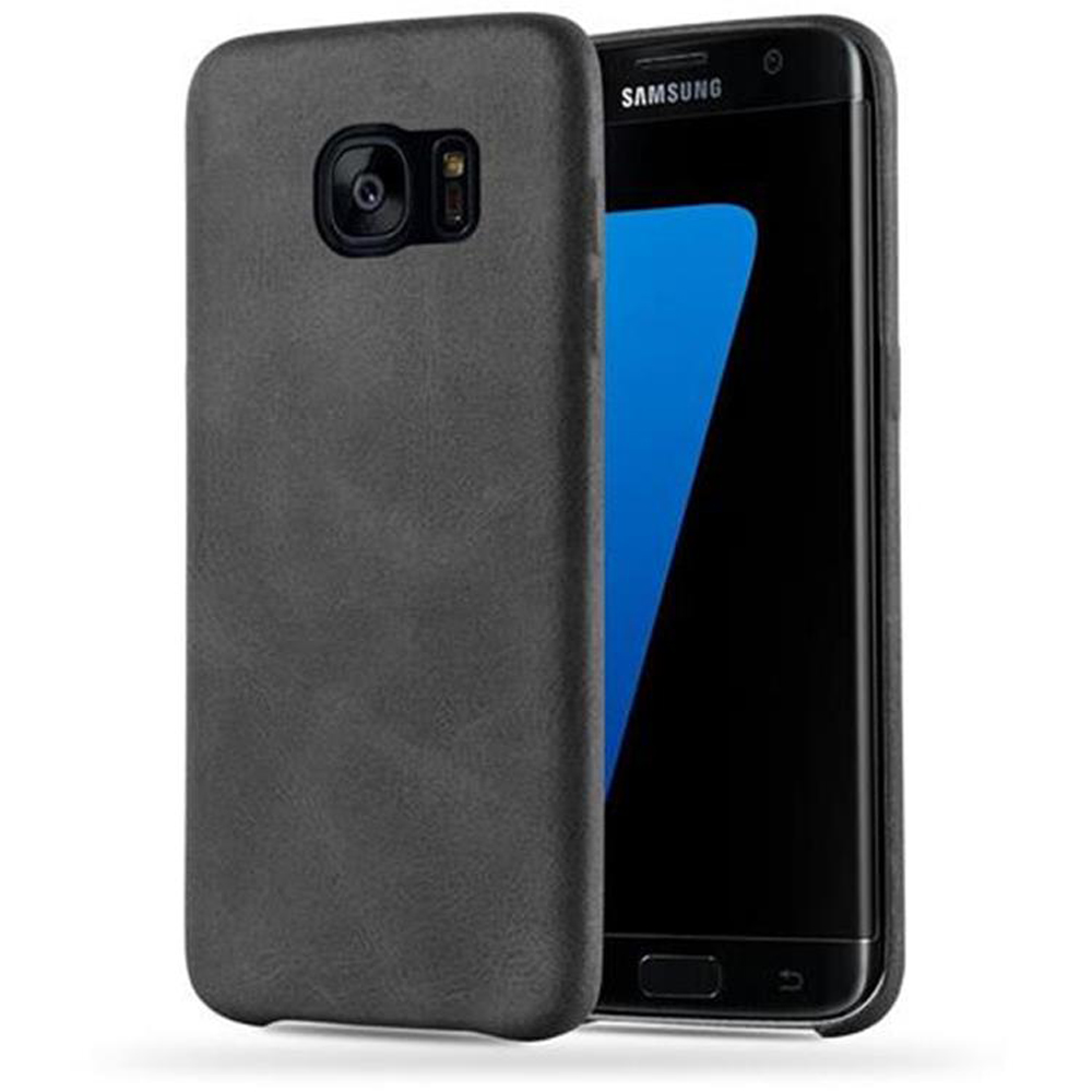 Una funda de teléfono negra con un teléfono dentro. El teléfono es negro con un logo de Samsung.