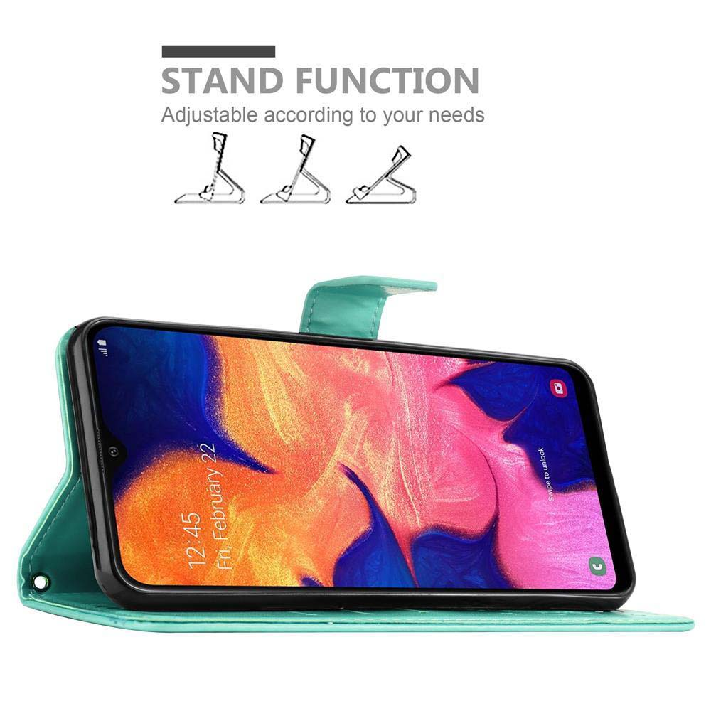 Ein Telefon in einer teal-farbenen Hülle. Die Hülle zeigt die Uhrzeit und befindet sich in einer Standposition.