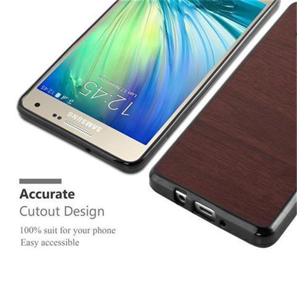 Ein Telefon in einer Holzoptik-Hülle, mit Nahaufnahme von Telefon- und Hüllenkanten.
