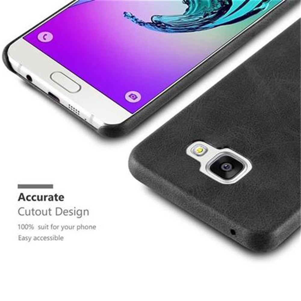 Due telefoni, uno con schermo, l'altro con custodia, con testo 'Accurate Cutout Design'.