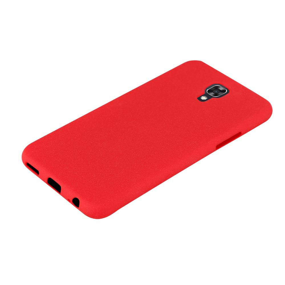 Una custodia per telefono rossa. La fotocamera e le porte sono visibili. La custodia del telefono è rosso tinta unita.