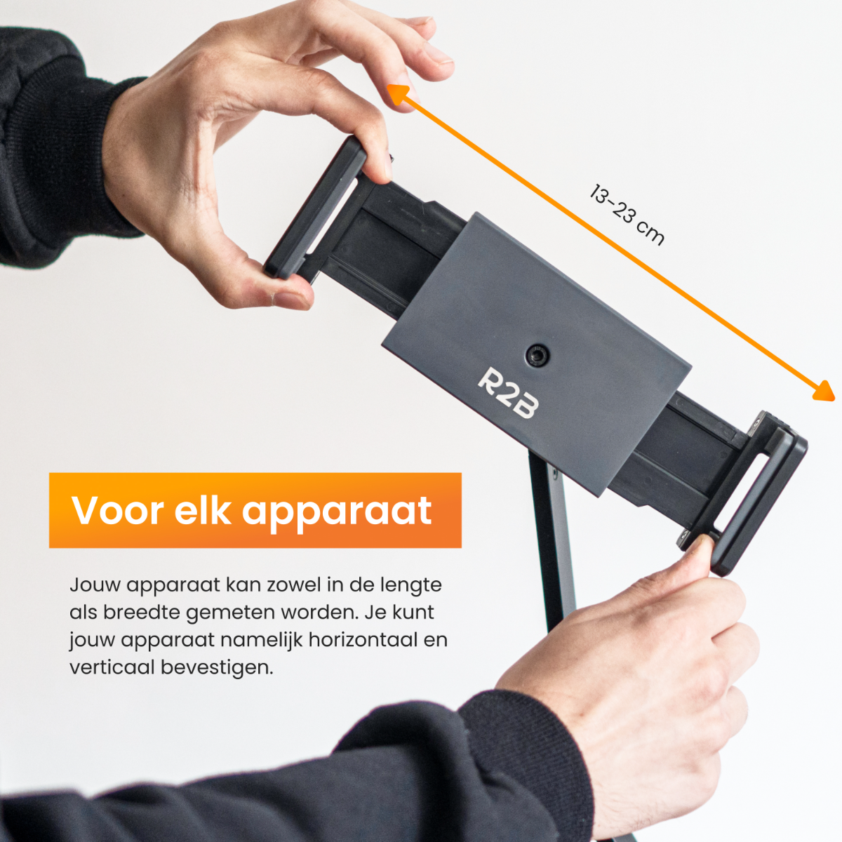 Hände, die eine schwarze Telefonhalterung halten, mit einem orangefarbenen Pfeil, der ein Maß von 13-23 cm anzeigt.