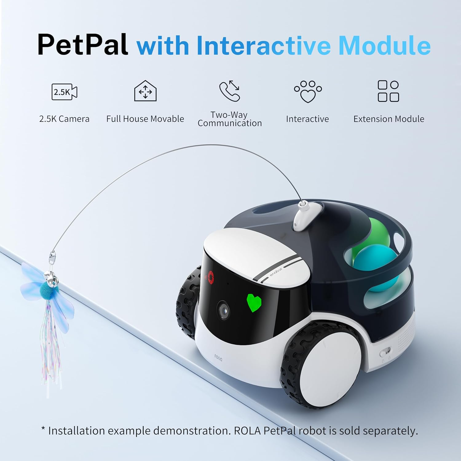 Ein Spielzeugroboter mit Katzenspielzeug. Text: PetPal mit interaktivem Modul.