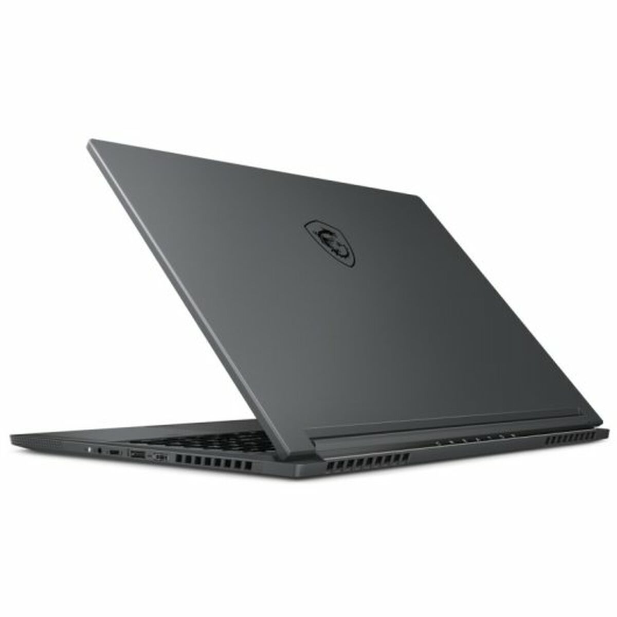 Portátil negro desde atrás, ligeramente abierto. Logo MSI, teclado negro y fondo blanco.