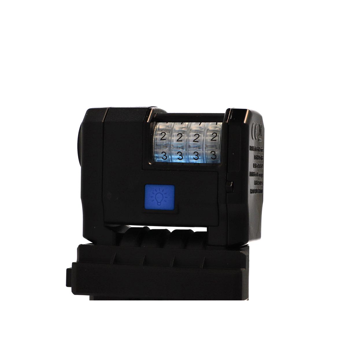 Schwarzes elektronisches Gerät mit numerischer Anzeige und einem blauen Knopf mit Glühbirnen-Symbol.