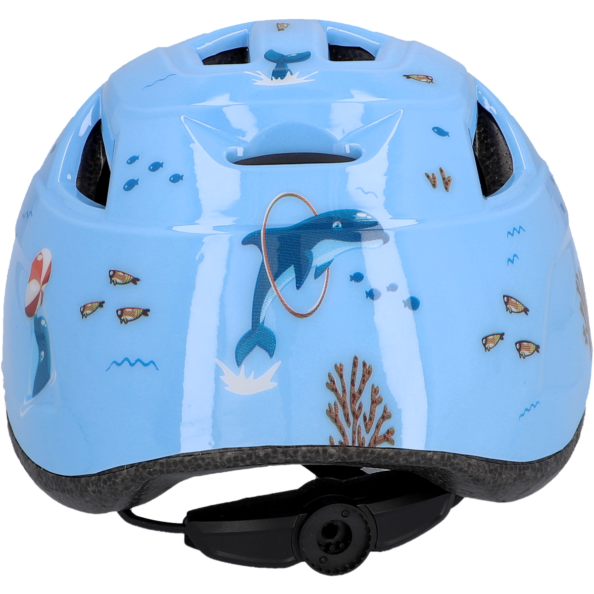 Blauer Helm mit Delfin- und Fischmotiven. Schwarze Riemen und Versteller. Weißer Hintergrund.