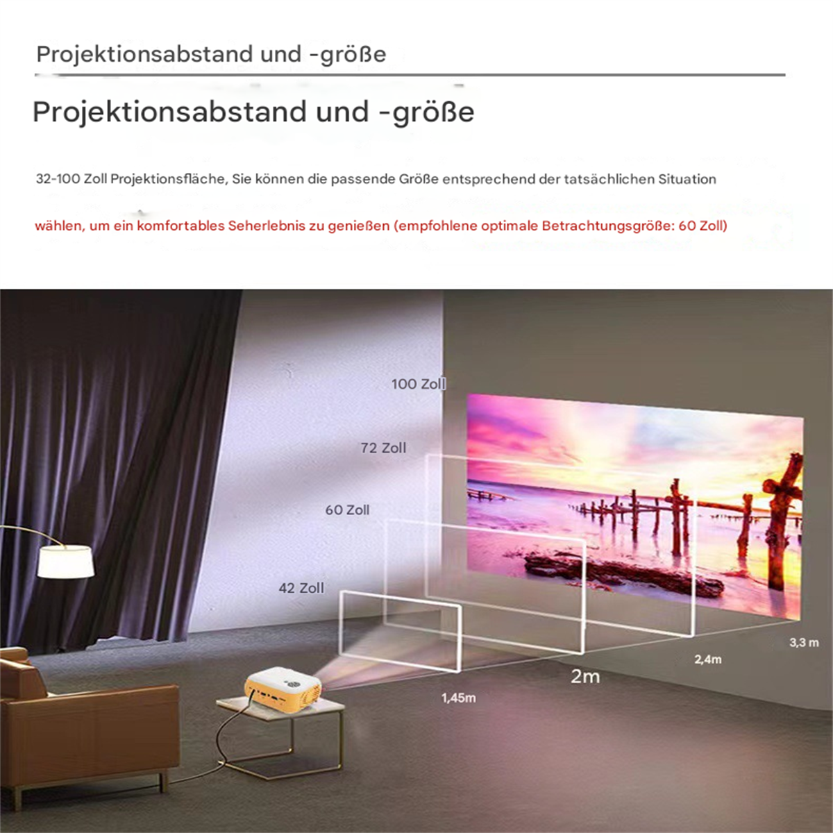 Projektor auf einem Tisch, der ein Bild an eine Wand projiziert. Raum mit Sofa und Lampe.