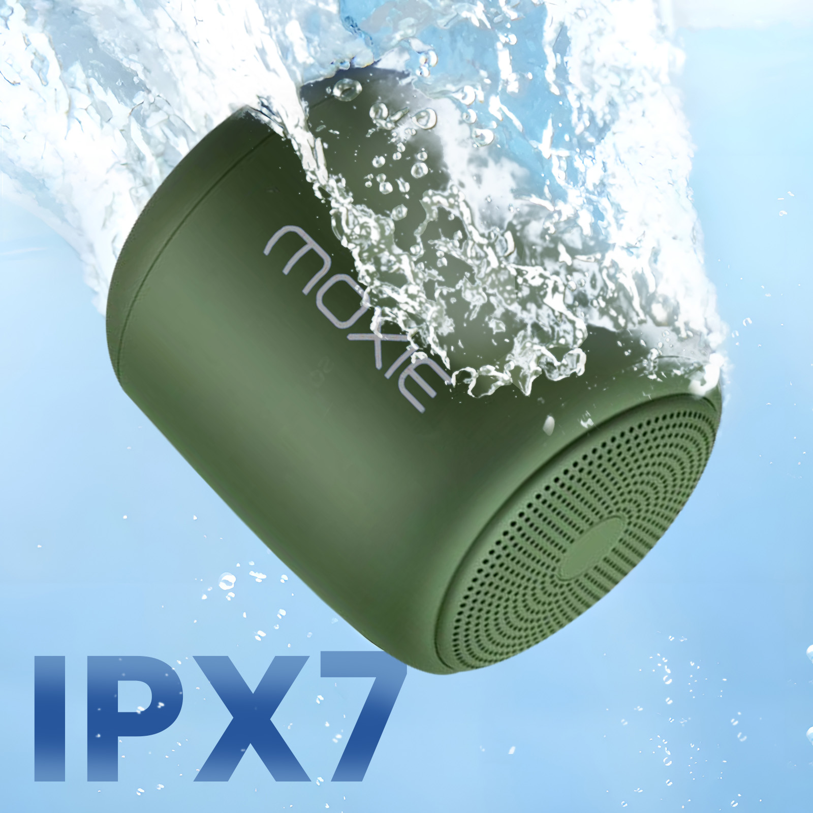 Ein grüner zylindrischer Lautsprecher im Wasser, mit 'moxie' und IPX7-Label.