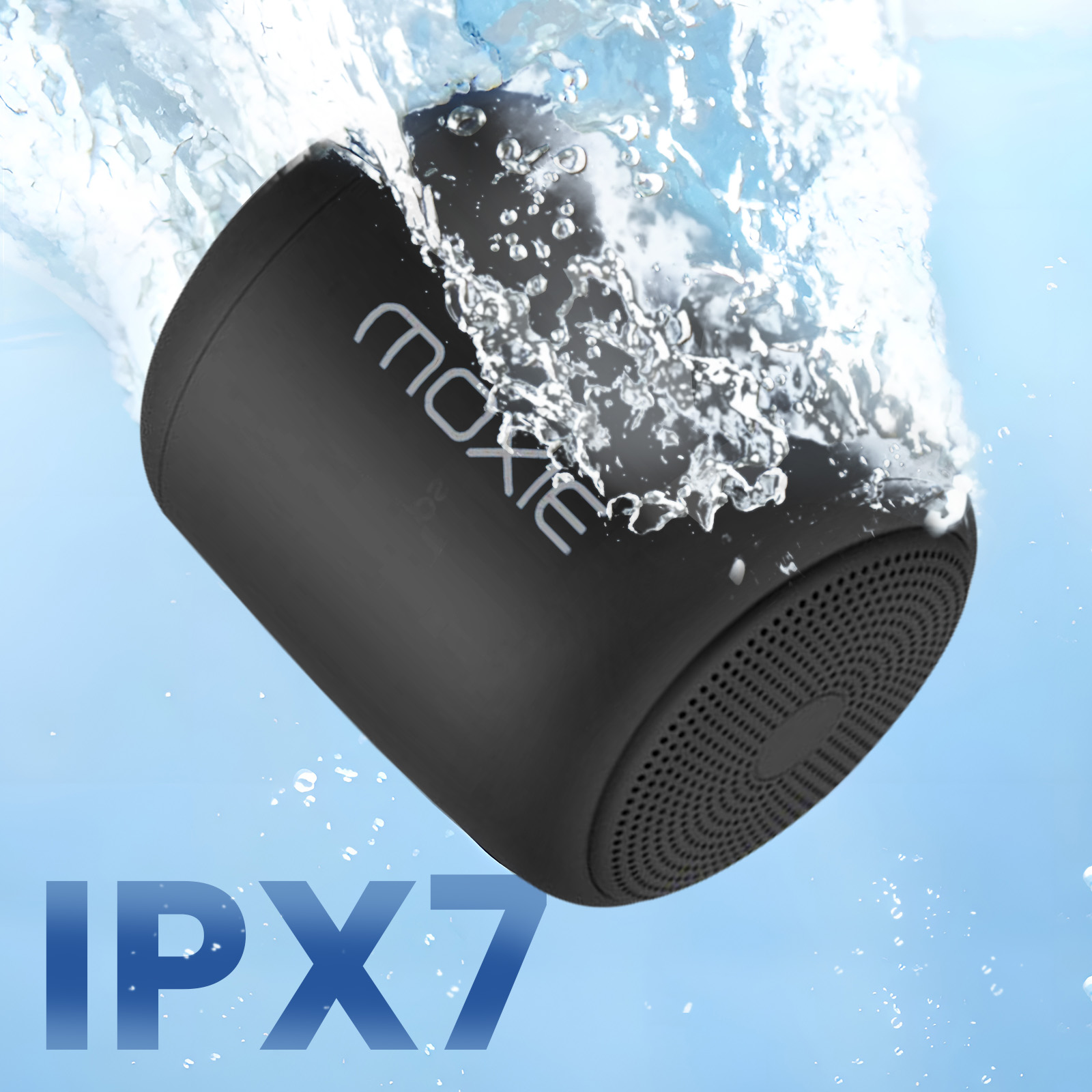 Un haut-parleur noir et cylindrique immergé dans l'eau. Le mot 'moxie' est visible sur le haut-parleur.