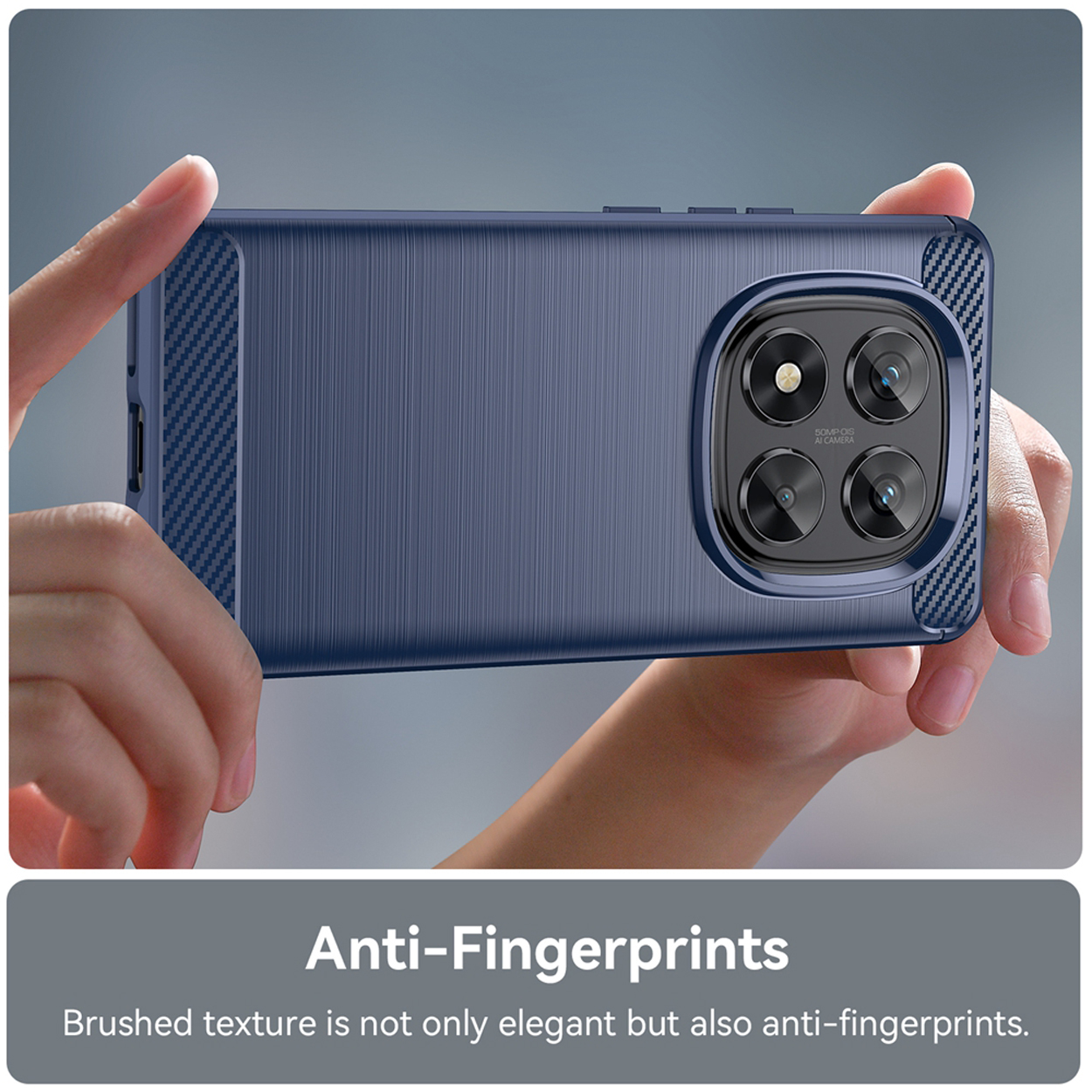 Mains tenant une coque de téléphone bleue. Texte sur l'anti-empreintes digitales.