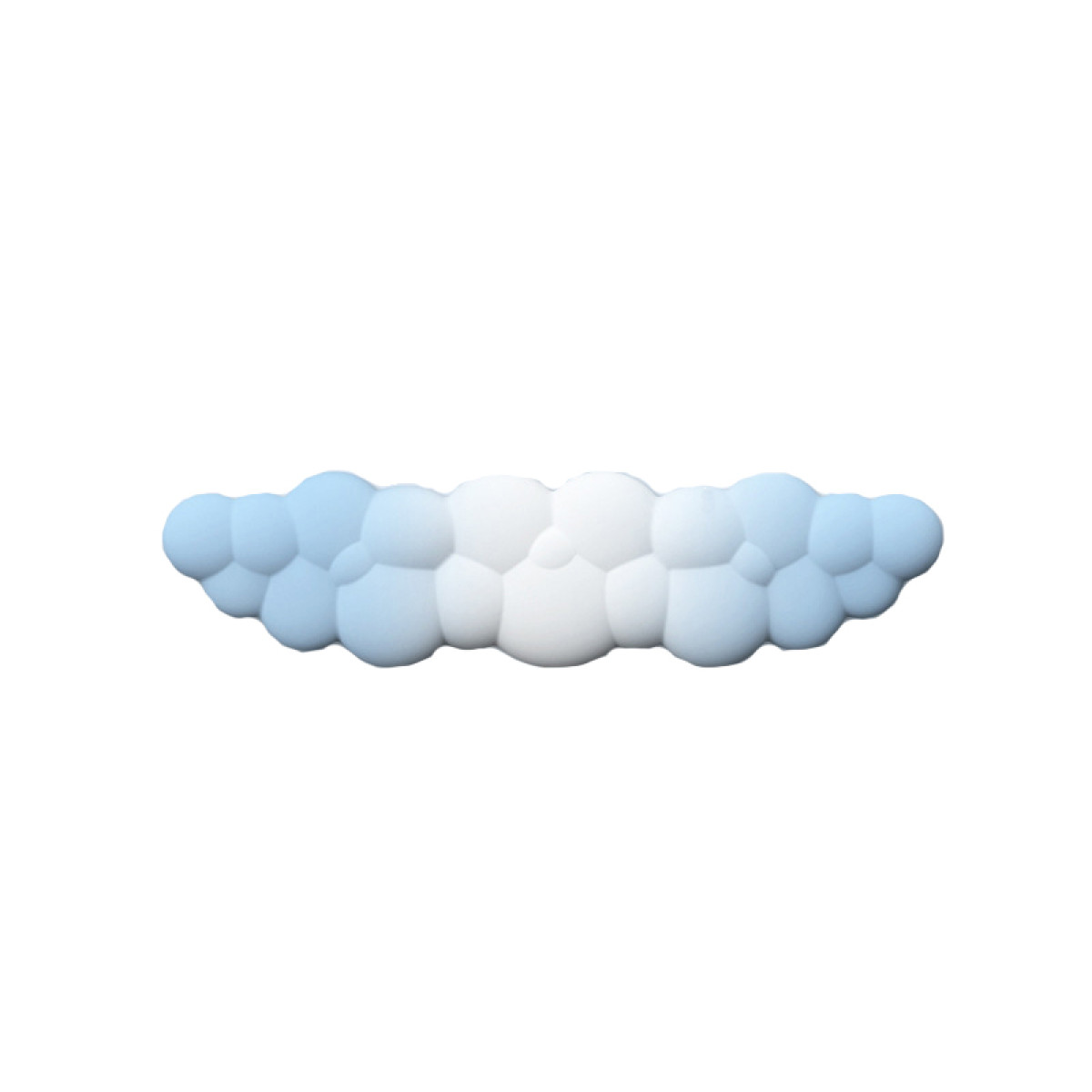 Een wolk-vormig decoratiestuk in blauw- en wittinten, tegen een witte achtergrond.
