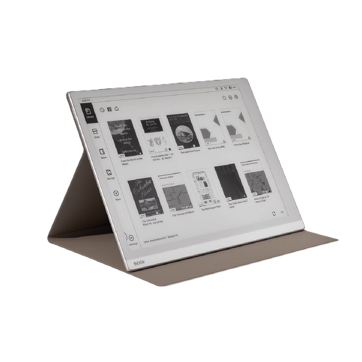 Un tablet aperto con visualizzazione di libri, supportato da una cover marrone su sfondo bianco.