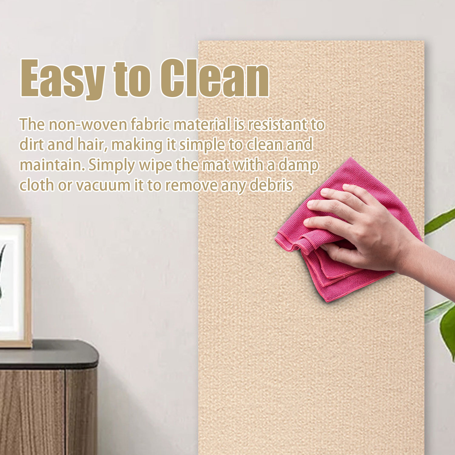 Una mano limpia un panel de tela beige con un paño rosa. El texto dice 'Easy to Clean'.