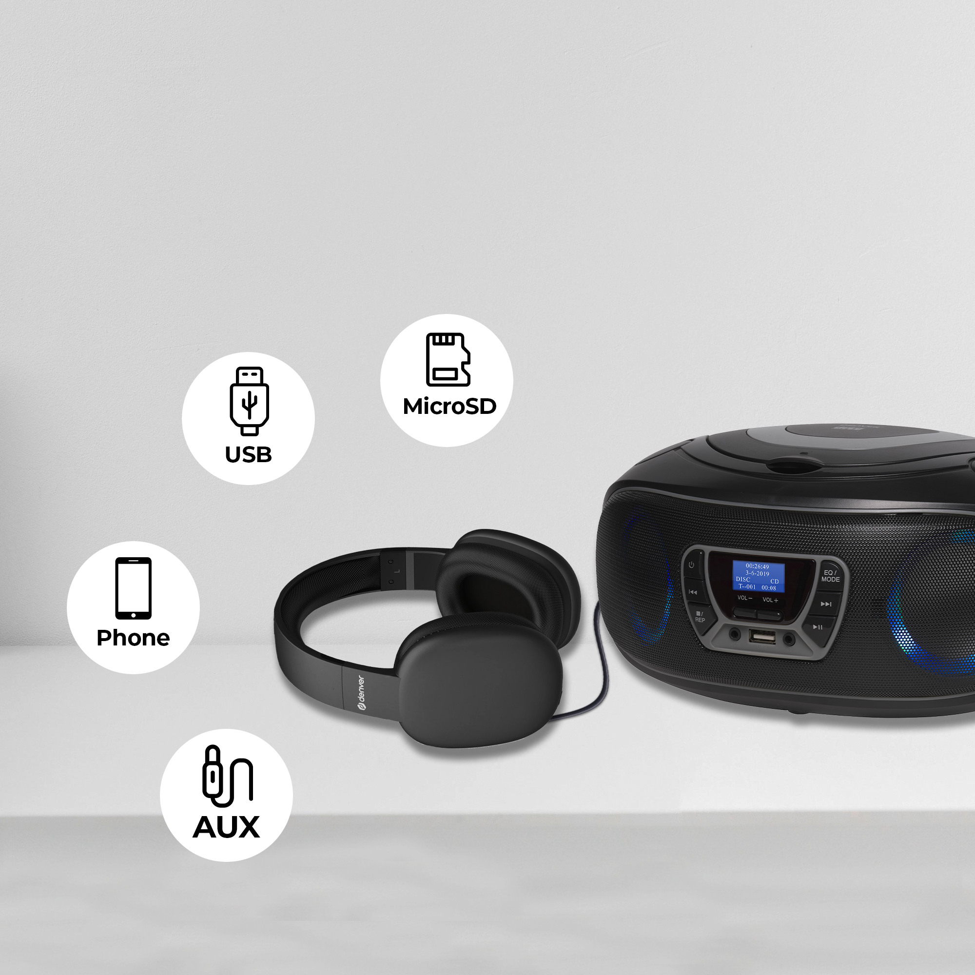 Un boombox noir avec des écouteurs, des icônes USB, MicroSD, Téléphone et AUX.