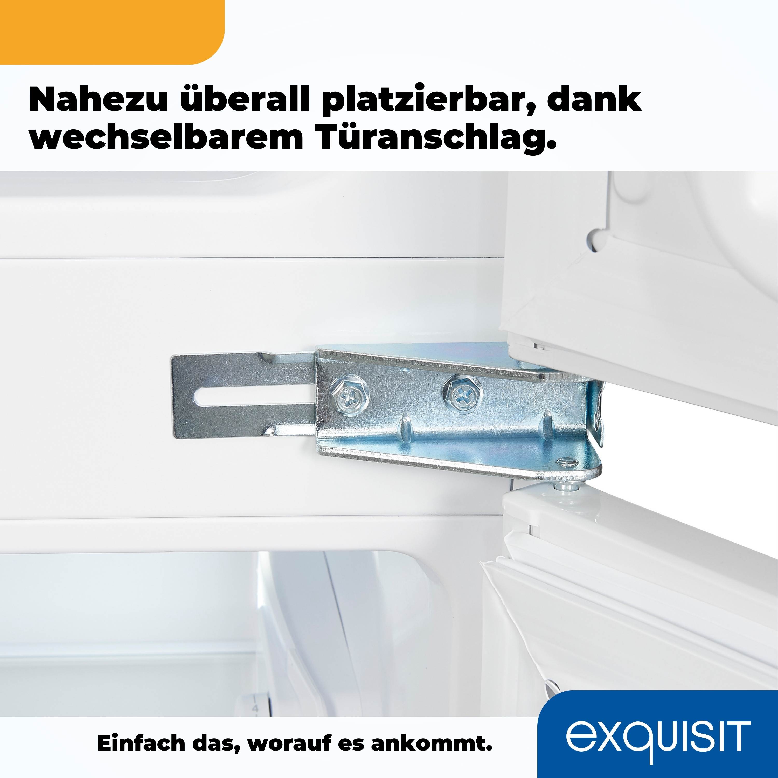 Nahaufnahme eines Kühlscharniers. Silbermetall auf weißem Türrahmen.