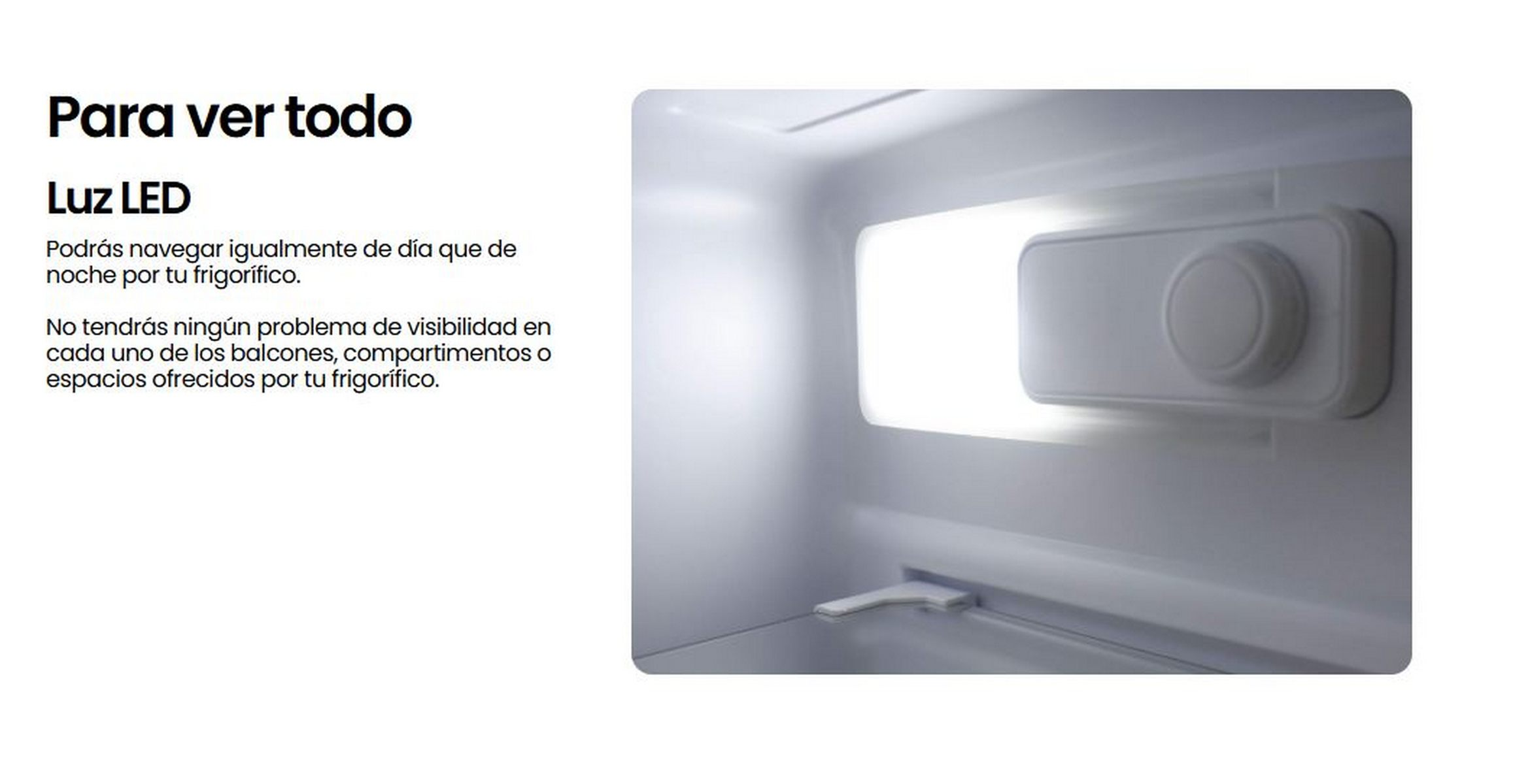 Interior de un refrigerador con luz LED brillante. Interior blanco con estante y lámpara.