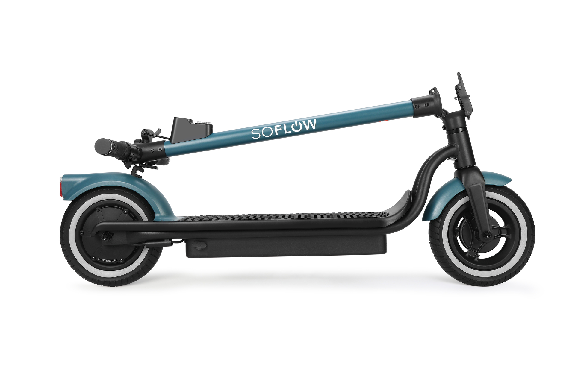 Scooter elettrico SoFlow blu con ruote bianche, piegato. È su sfondo bianco.