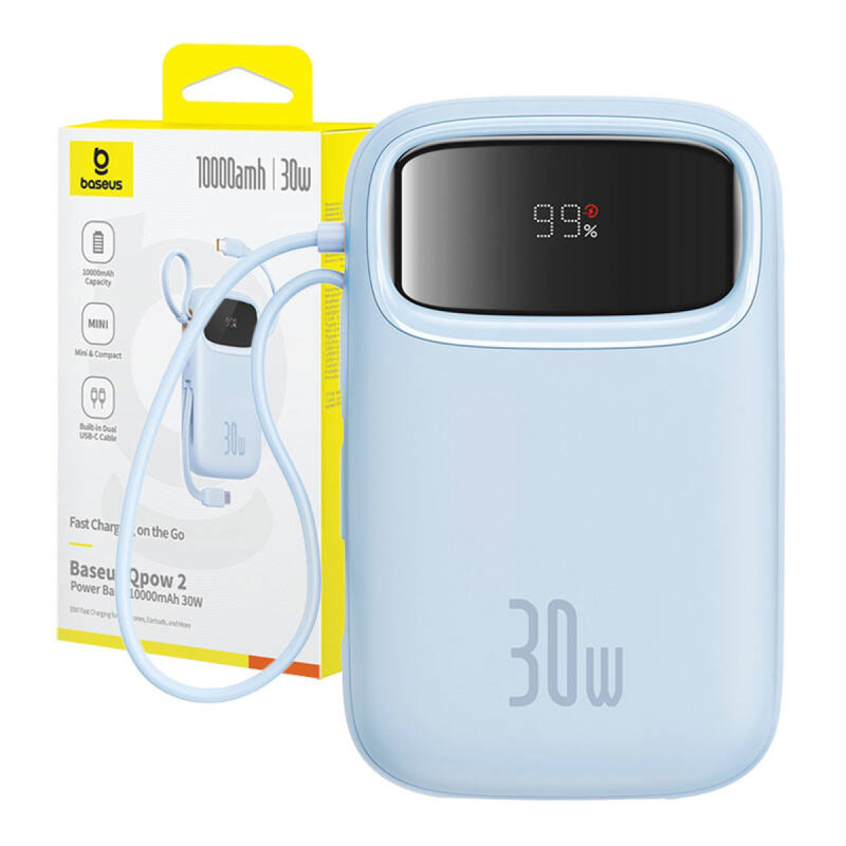 Blaue Powerbank mit einer Anzeige, die 99% anzeigt. Ein Karton ist im Hintergrund.